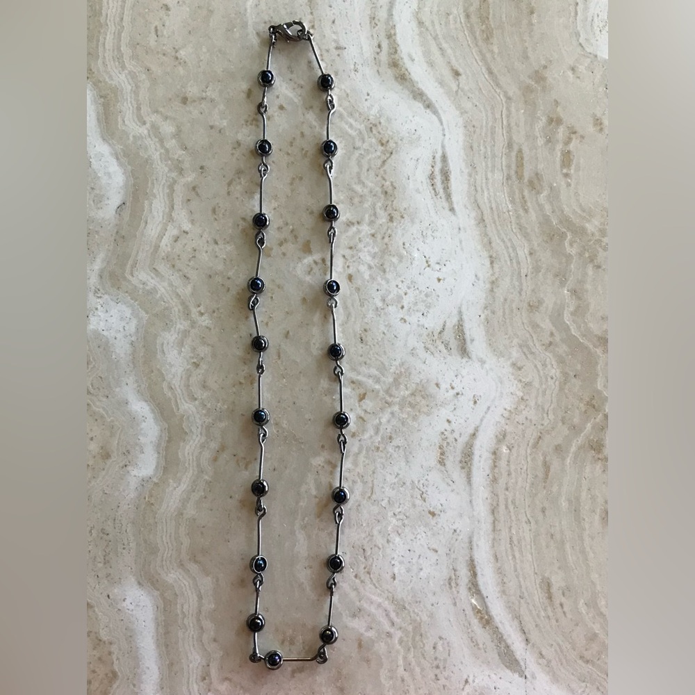 PEWTER COLORED NECKLACE WITH BLACK GLASS BEADS